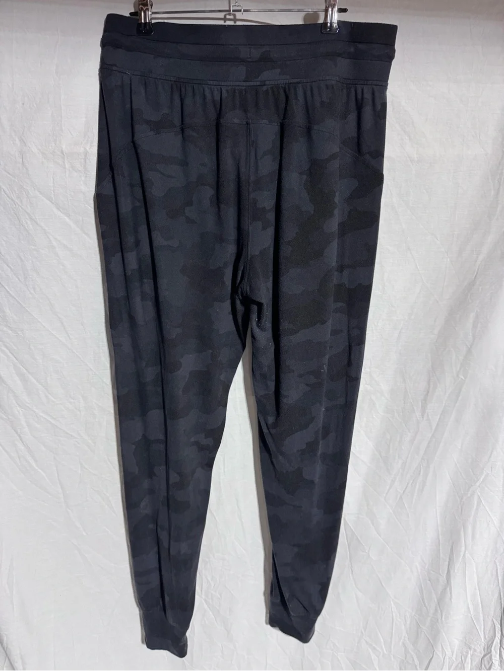 Lululemon camo jogger Size 8